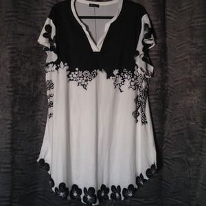 2x Tunic-length short-sleeve T